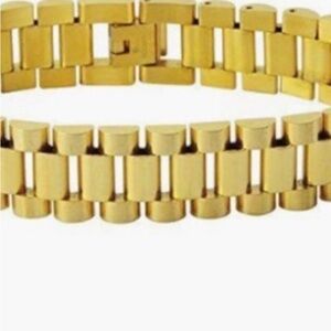Gold tone stainless steel link bracelet. I’m a vendor since covic19 
I